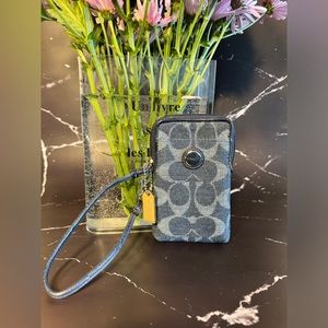 Coach phone/wallet/wrislet